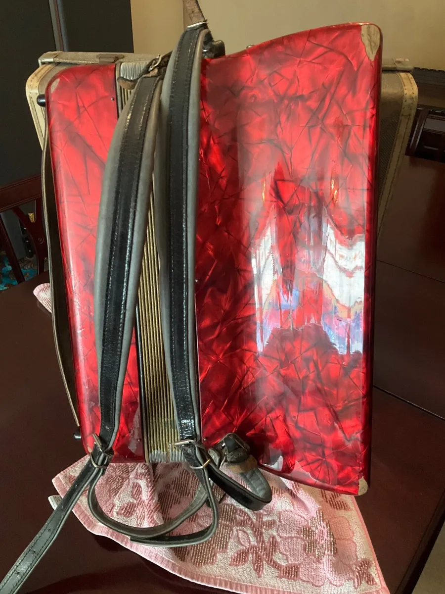 Honer full size 144 bass accordion - Image 1