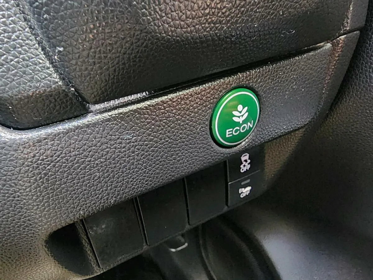 HONDA FIT 2013 HYBRID NEW SHAPE - Image 3