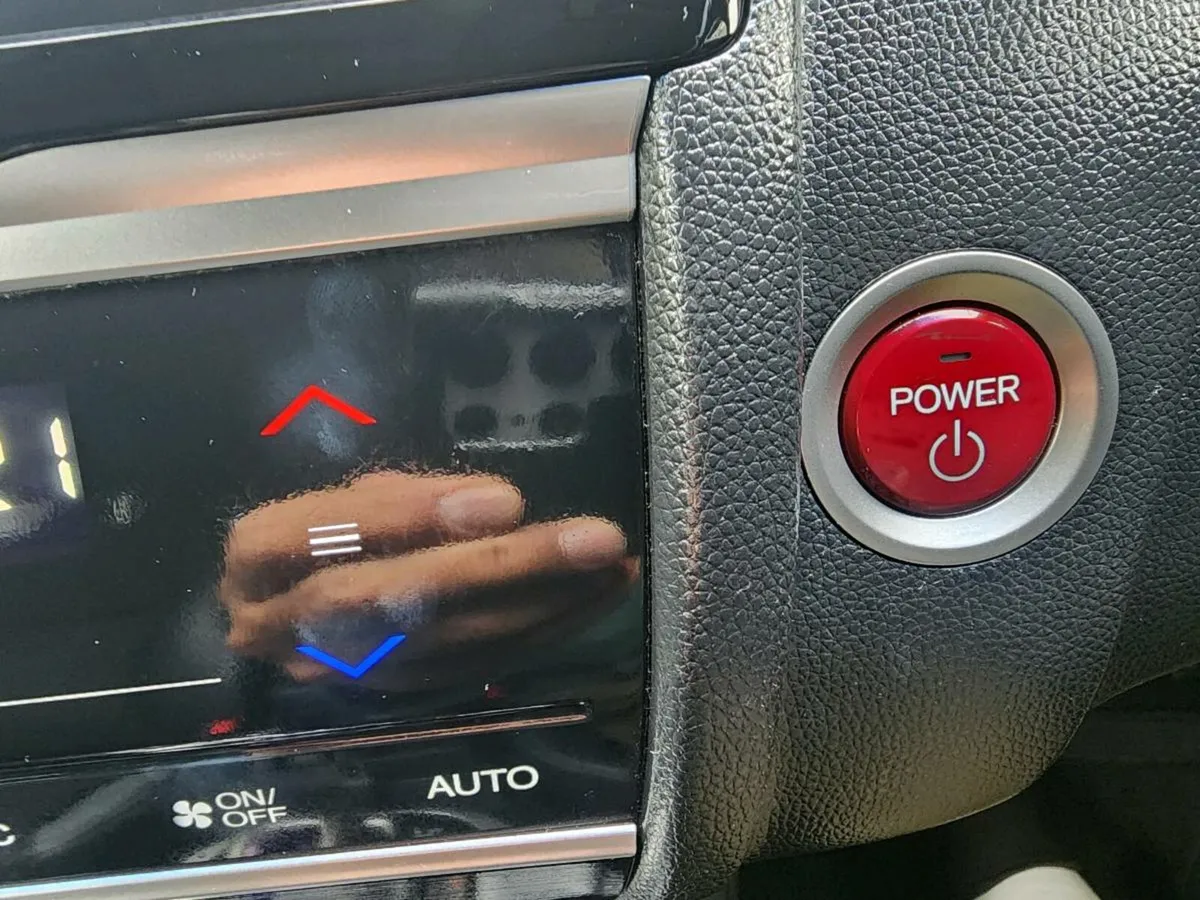 HONDA FIT 2013 HYBRID NEW SHAPE - Image 4