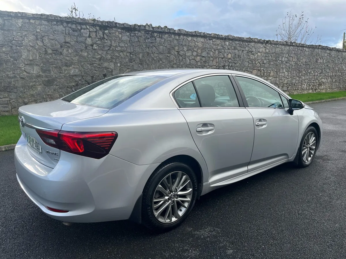 TOYOTA AVENSIS ONE OWNER ONLY 75 K - Image 4