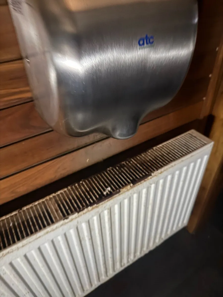 Hand dryers - Image 2