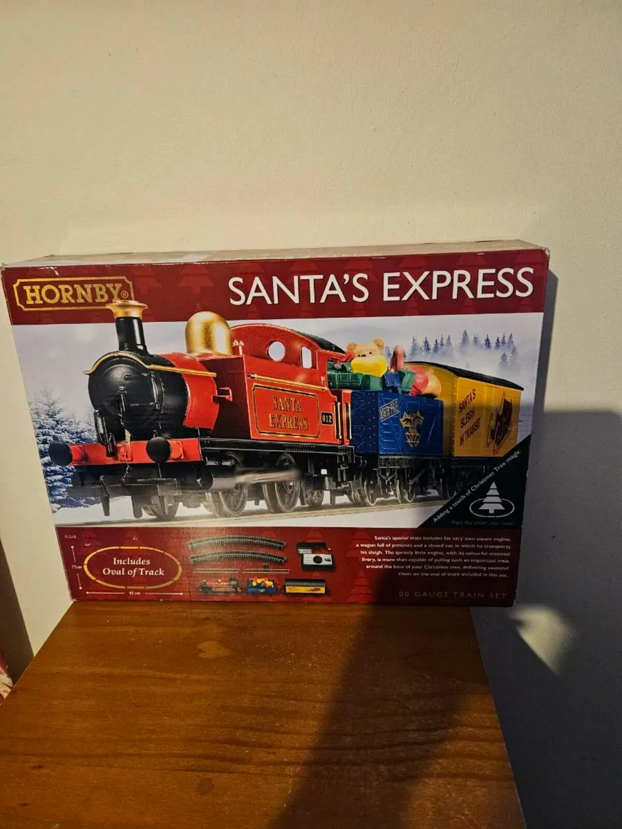 Hornby OO Gauge Santa's Express Train Set - Image 1