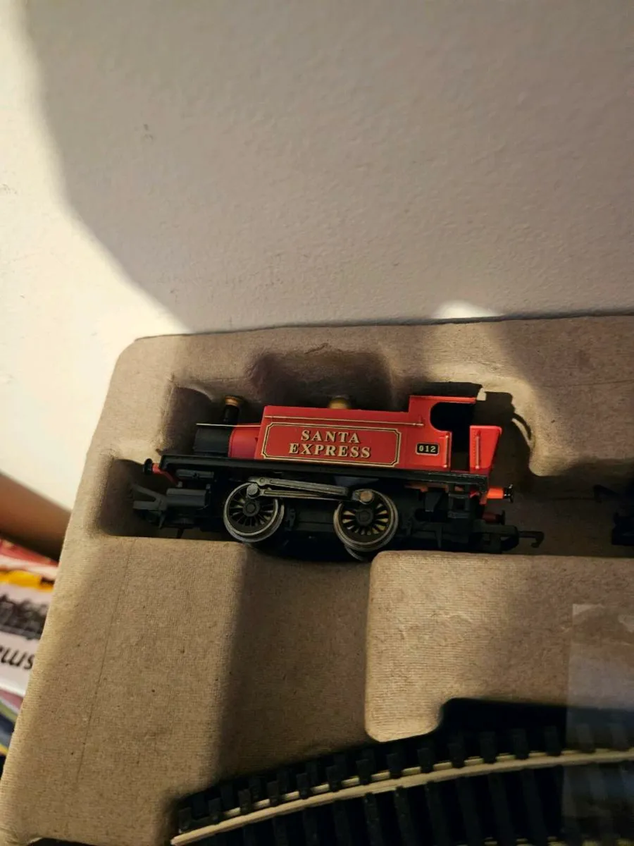 Hornby OO Gauge Santa's Express Train Set - Image 3