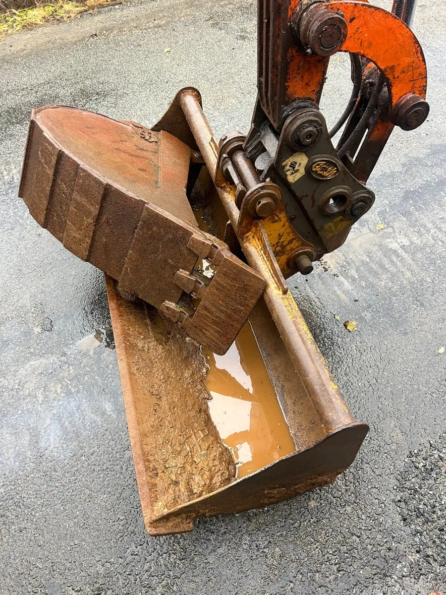 Daewoo 5.5 ton mini digger for sale - Image 4