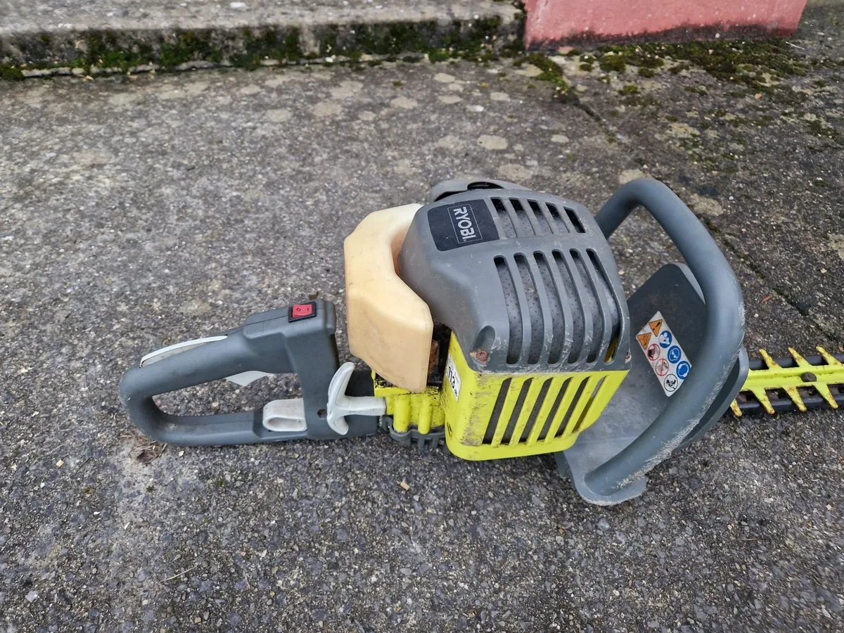 RYOBI Petrol Hedge Trimmer - Image 4