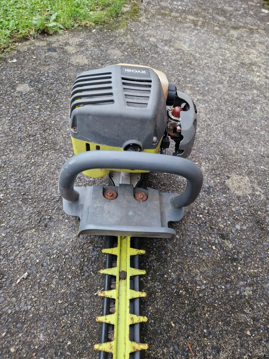 RYOBI Petrol Hedge Trimmer - Image 2