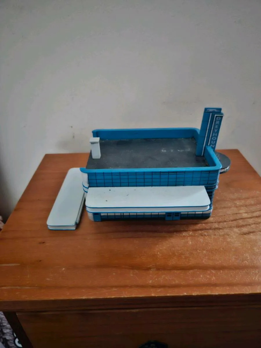 Corgi Resin Bus Station - Image 1