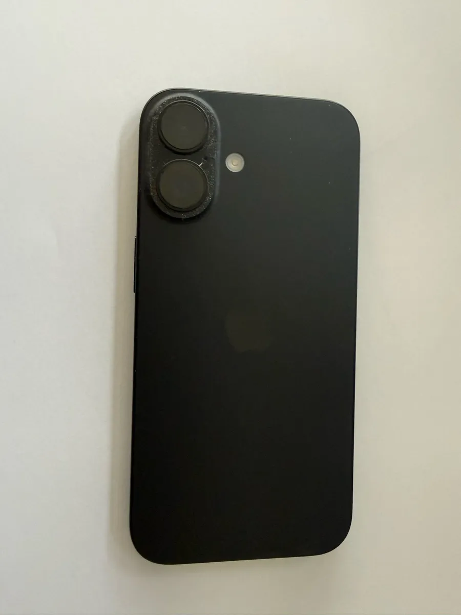 iPhone 16 - Image 3