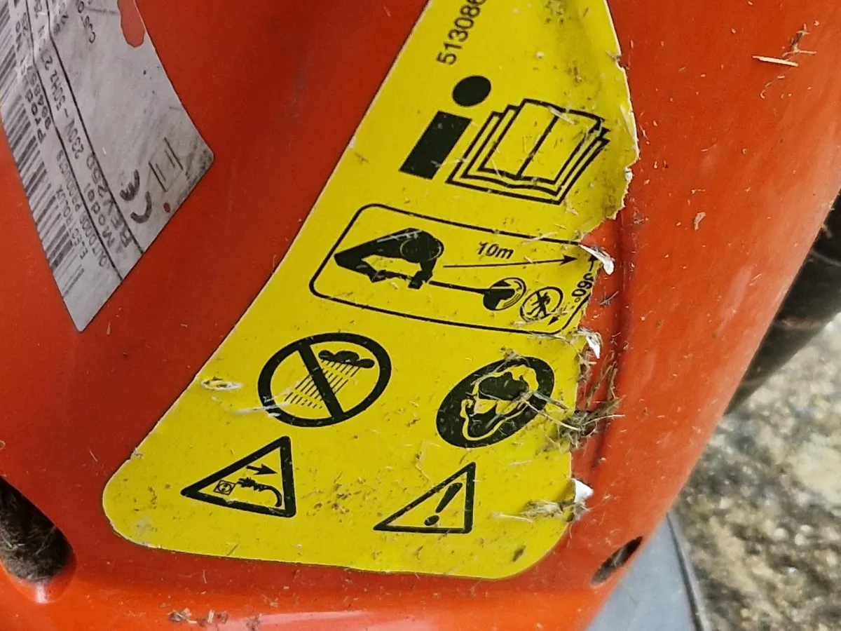 FLYMO Revolution 2500 Auto Feed Electric Strimmer - Image 2