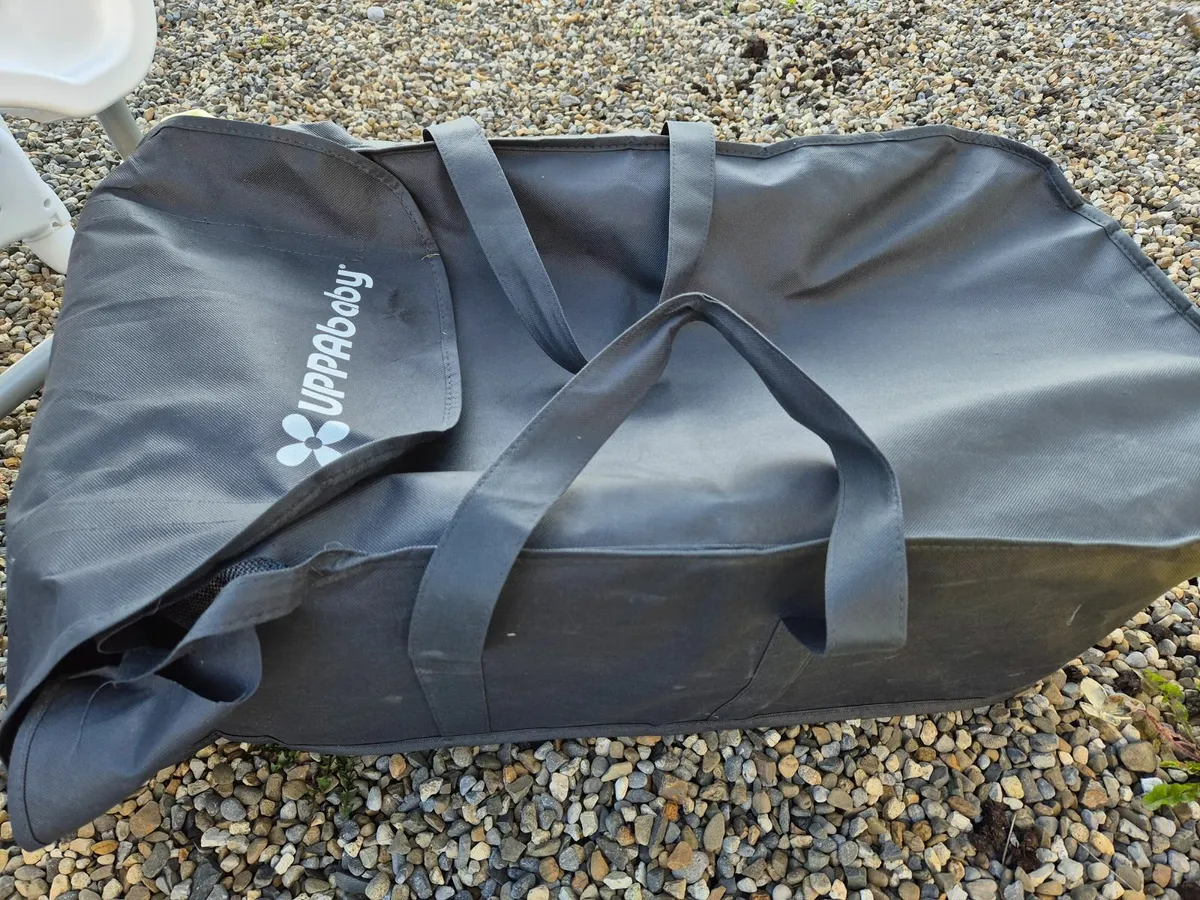 Uppababy Vista Travel System with Rumble Seat - Image 4