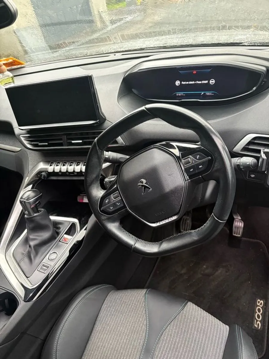 2022 Peugeot 5008 - Image 3