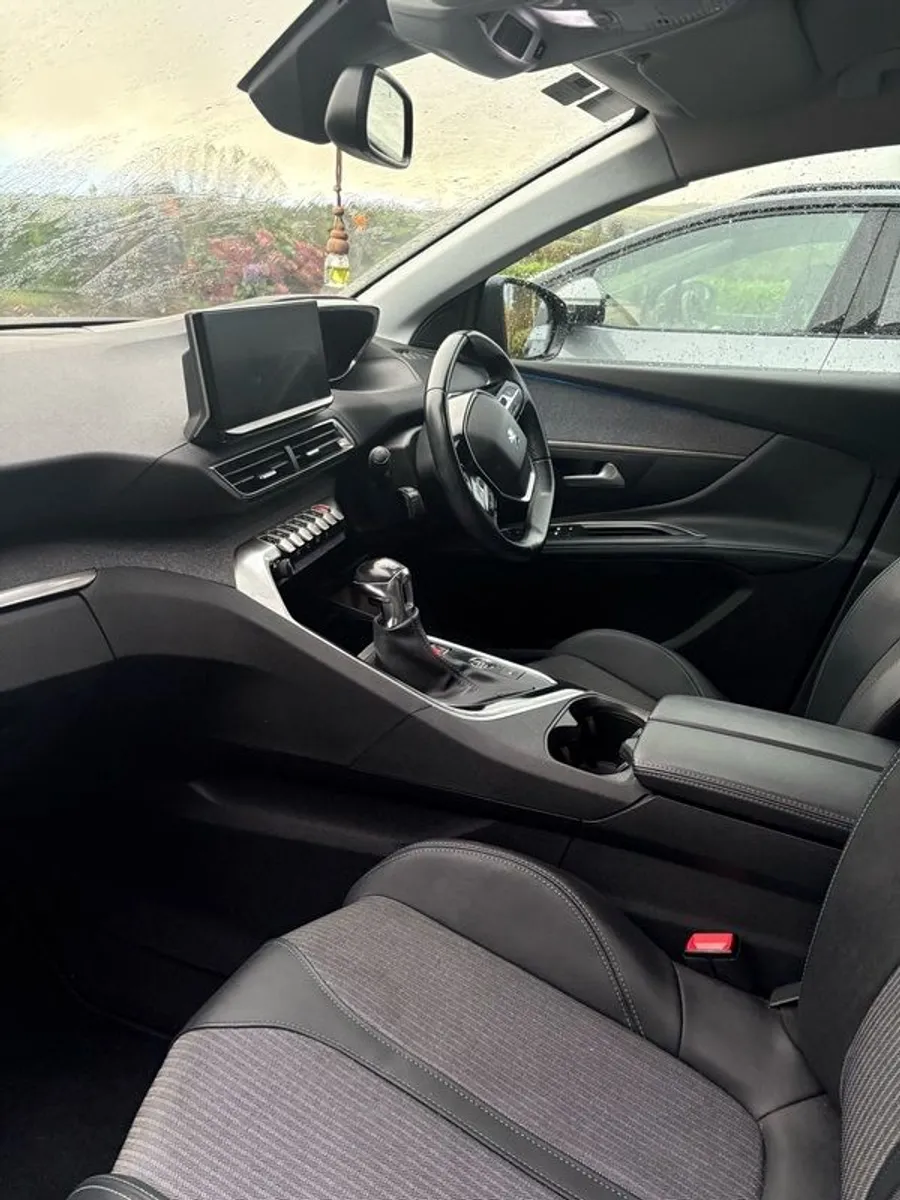 2022 Peugeot 5008 - Image 4