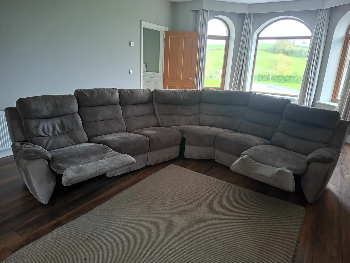 FREE Suite of furniture - Image 3