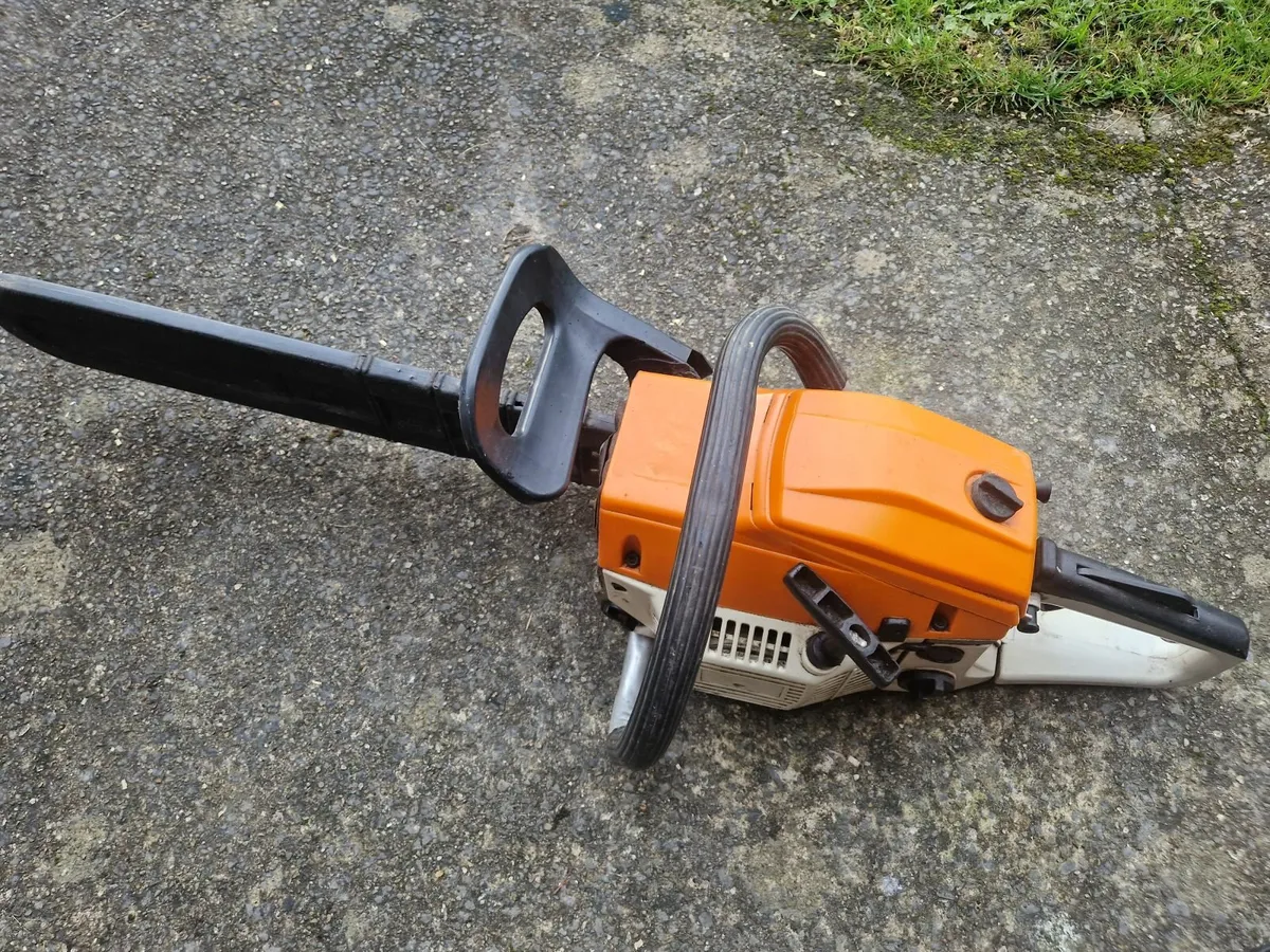 Petrol 20 inch Chainsaw, All is in great condition - Image 1