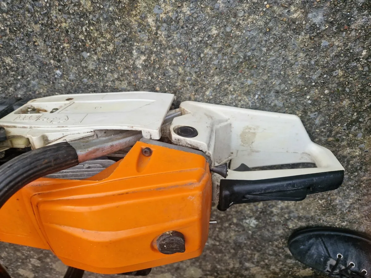 Petrol 20 inch Chainsaw, All is in great condition - Image 2