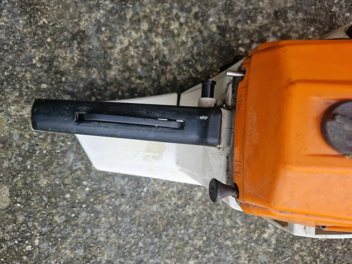 Petrol 20 inch Chainsaw, All is in great condition - Image 3