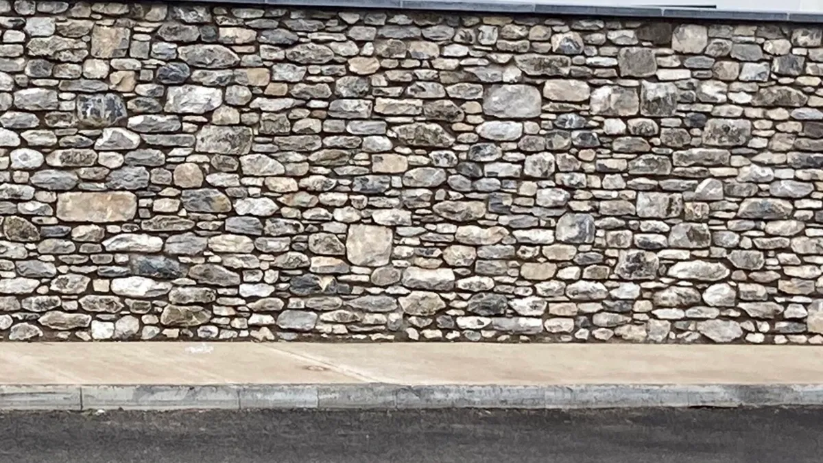 Reclaimed limestone - Image 1