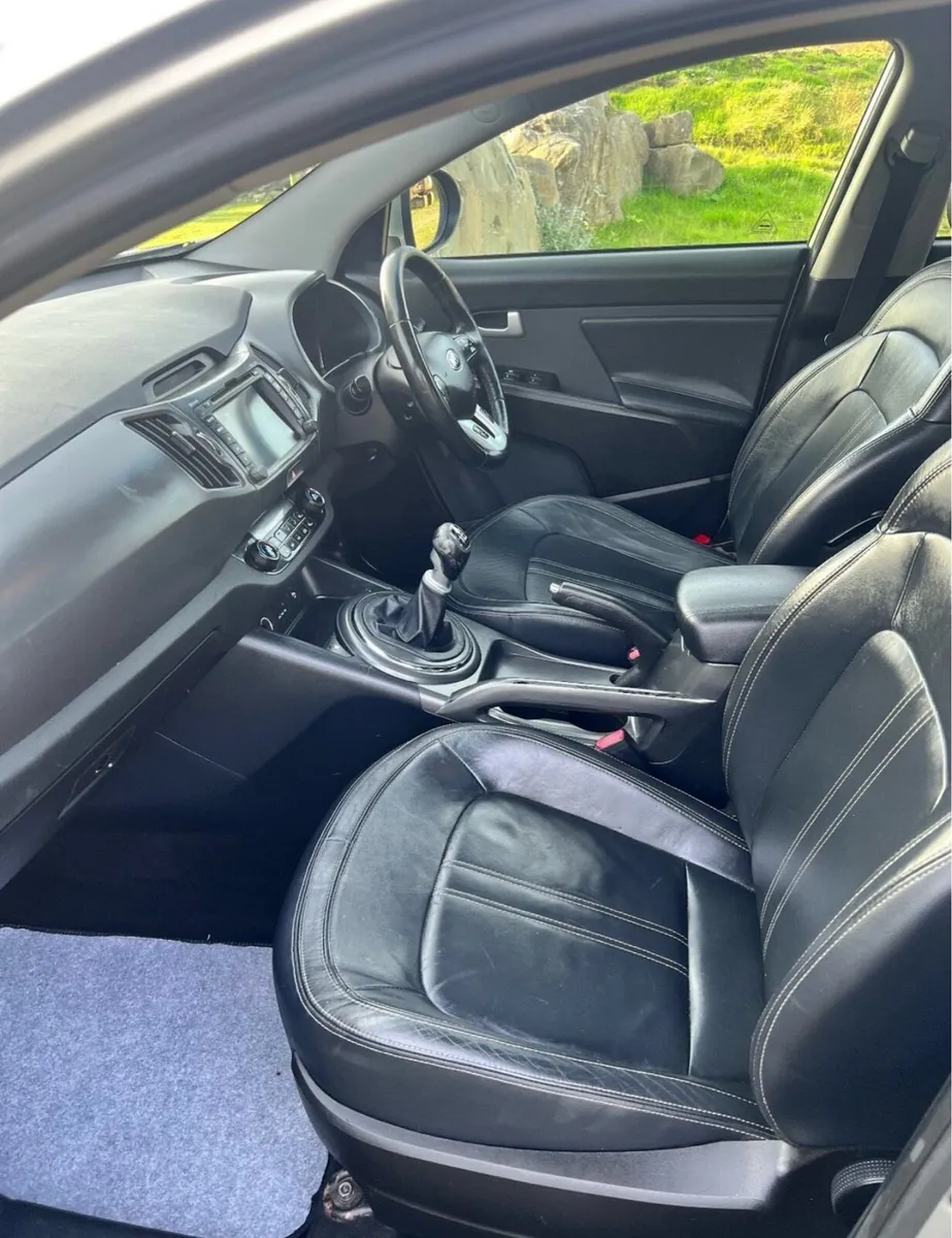 Kia Sportage 2013 Manual Full Leather Interior - Image 4