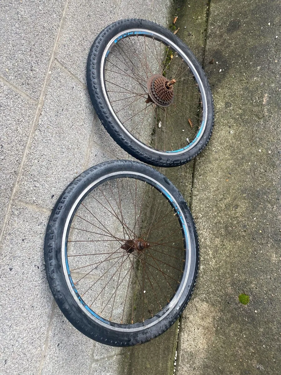 24 inch wheels front and back - Image 1
