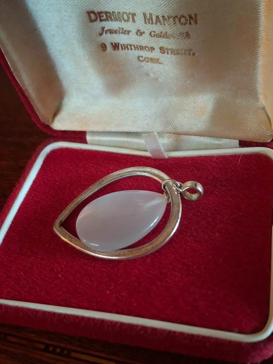 White Cat's Eye Stone. - Image 3