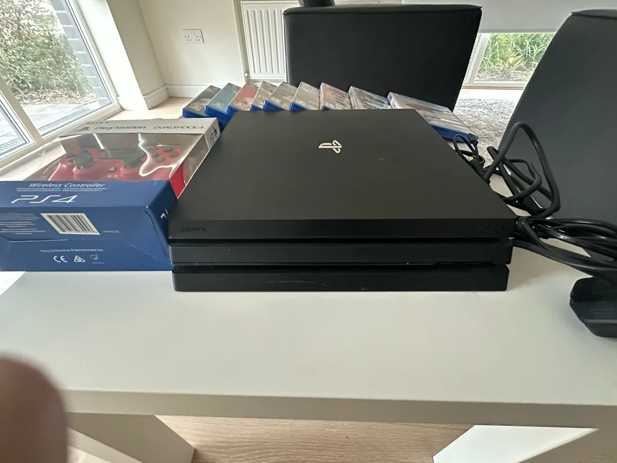 PS 4 Pro 1 TB / Games - Image 2