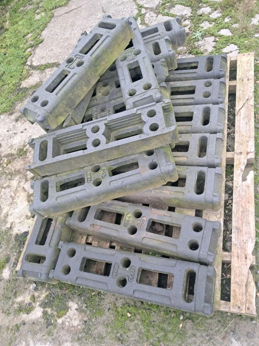 Rubber fence feet harris site fencing