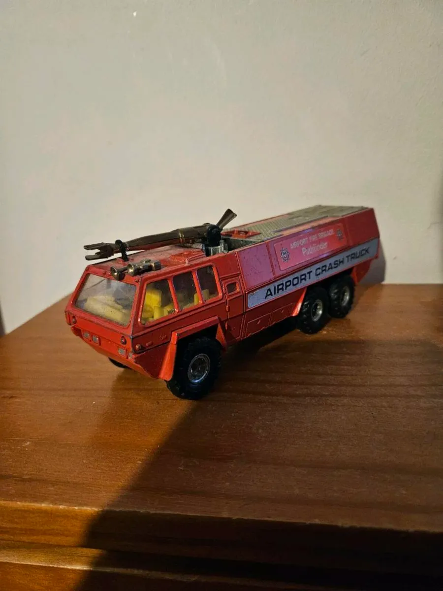 Corgi 1970's Airport Fire Engine - Image 1