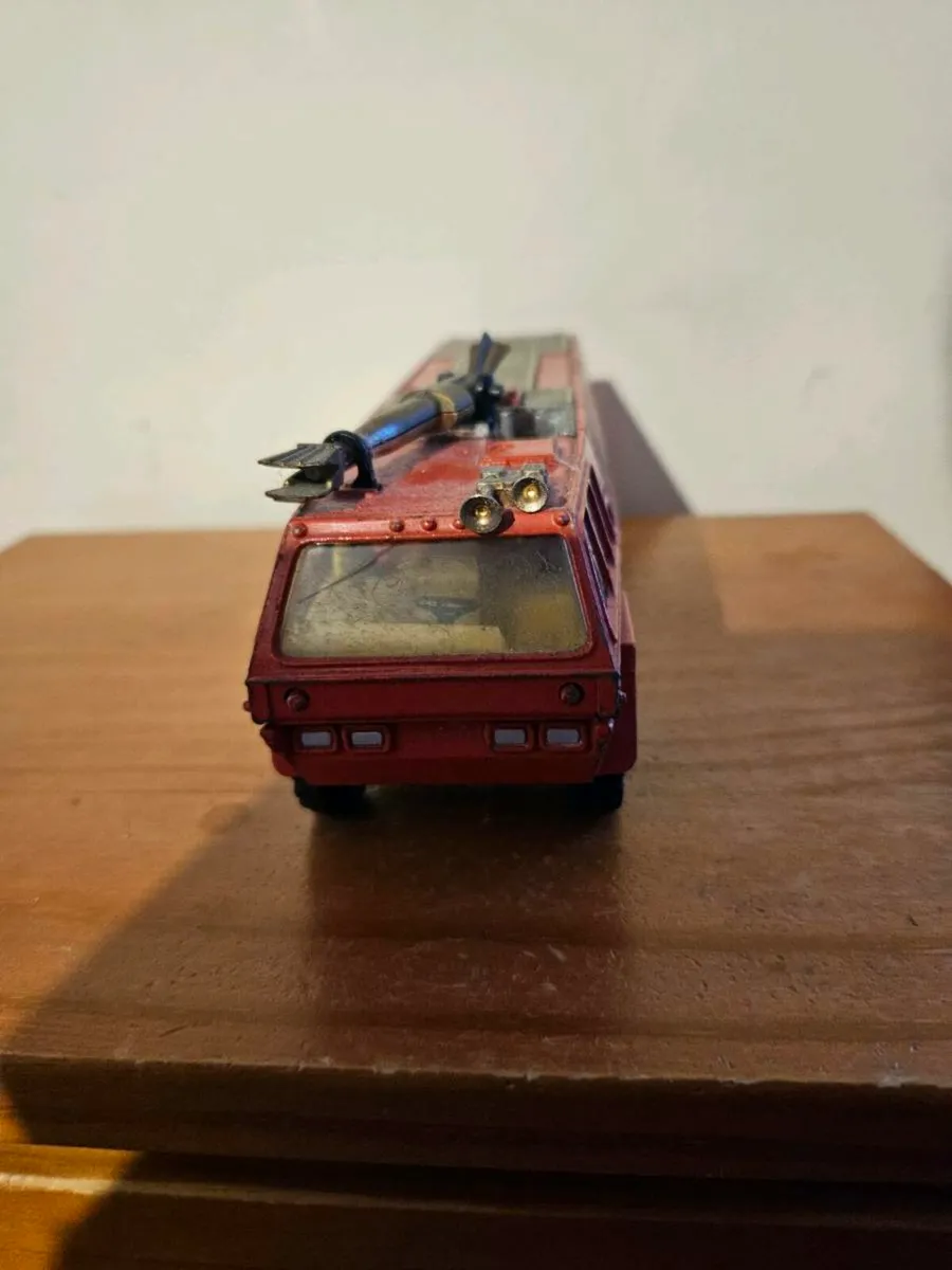 Corgi 1970's Airport Fire Engine - Image 2