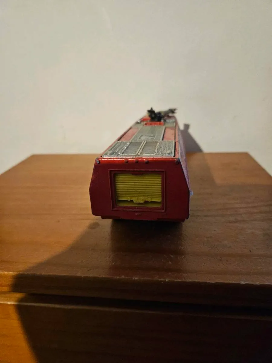 Corgi 1970's Airport Fire Engine - Image 4