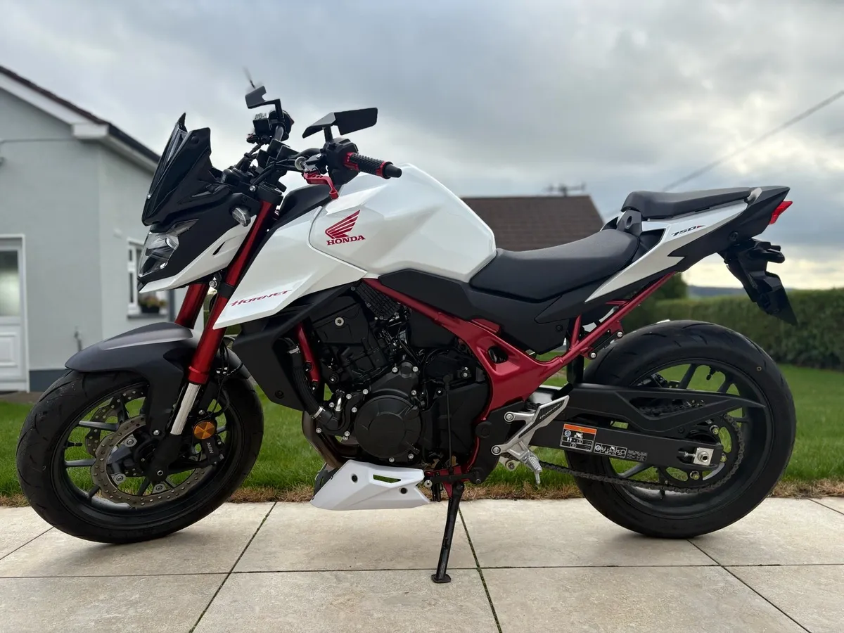 Honda CB 750 HORNET - Image 4