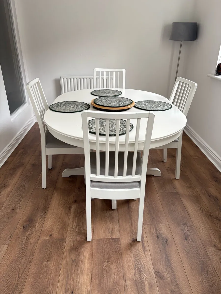 Kitchen table - Image 1