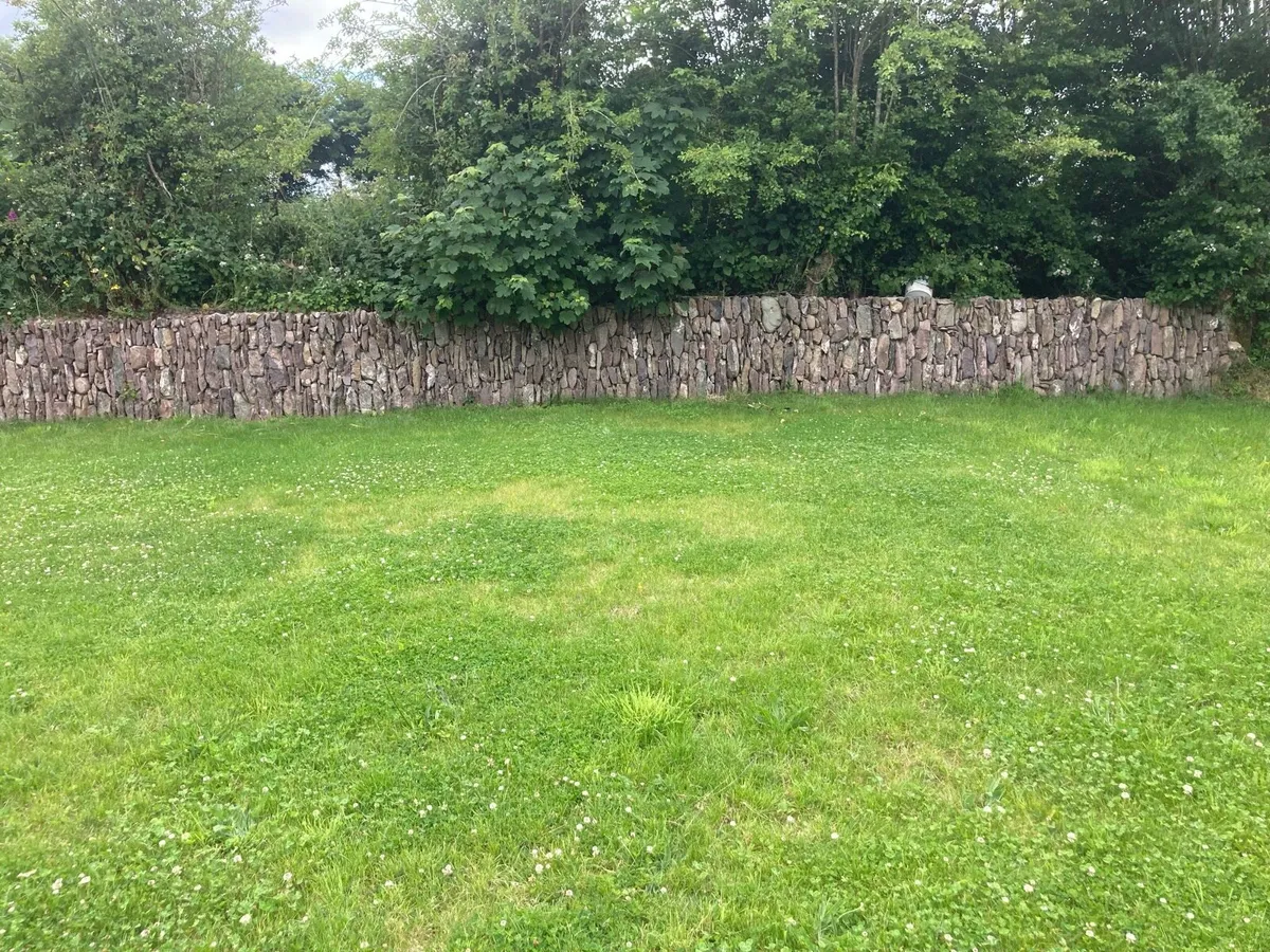 Reclaimed red sandstone - Image 1