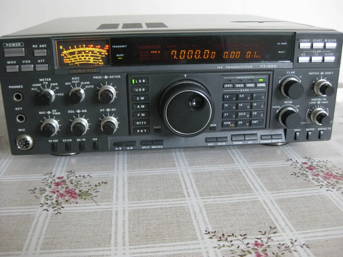 ham radio transceiver  Yaesu FT990 - Image 1