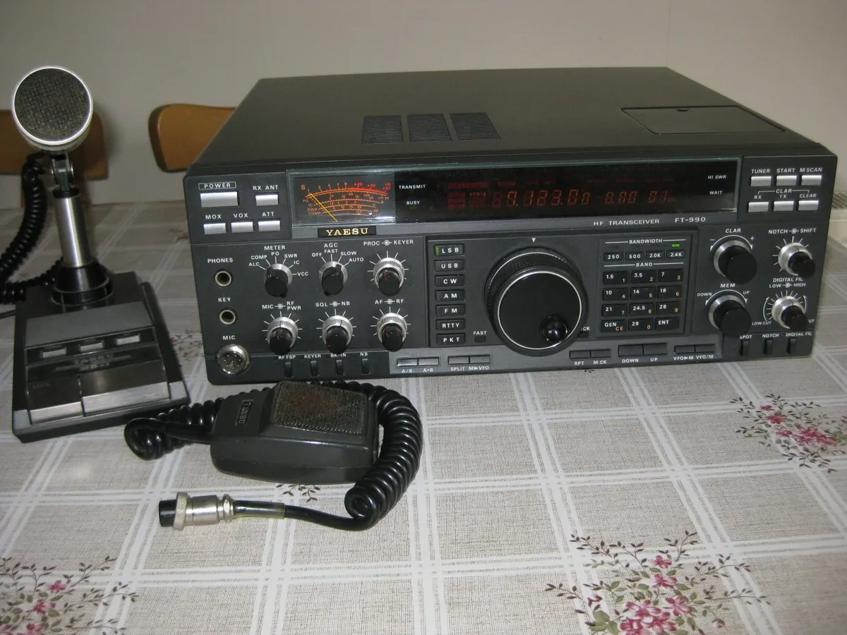 ham radio transceiver  Yaesu FT990 - Image 2