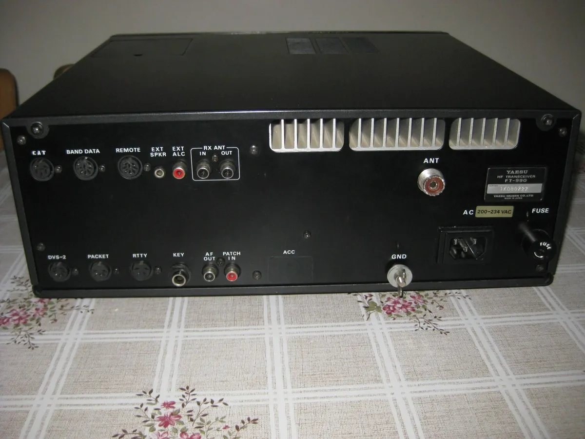 ham radio transceiver  Yaesu FT990 - Image 3