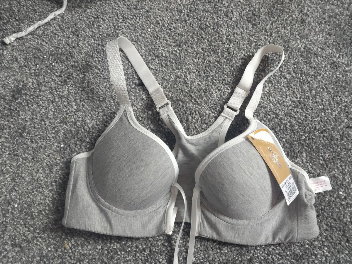 sport bra size 32a new - Image 1