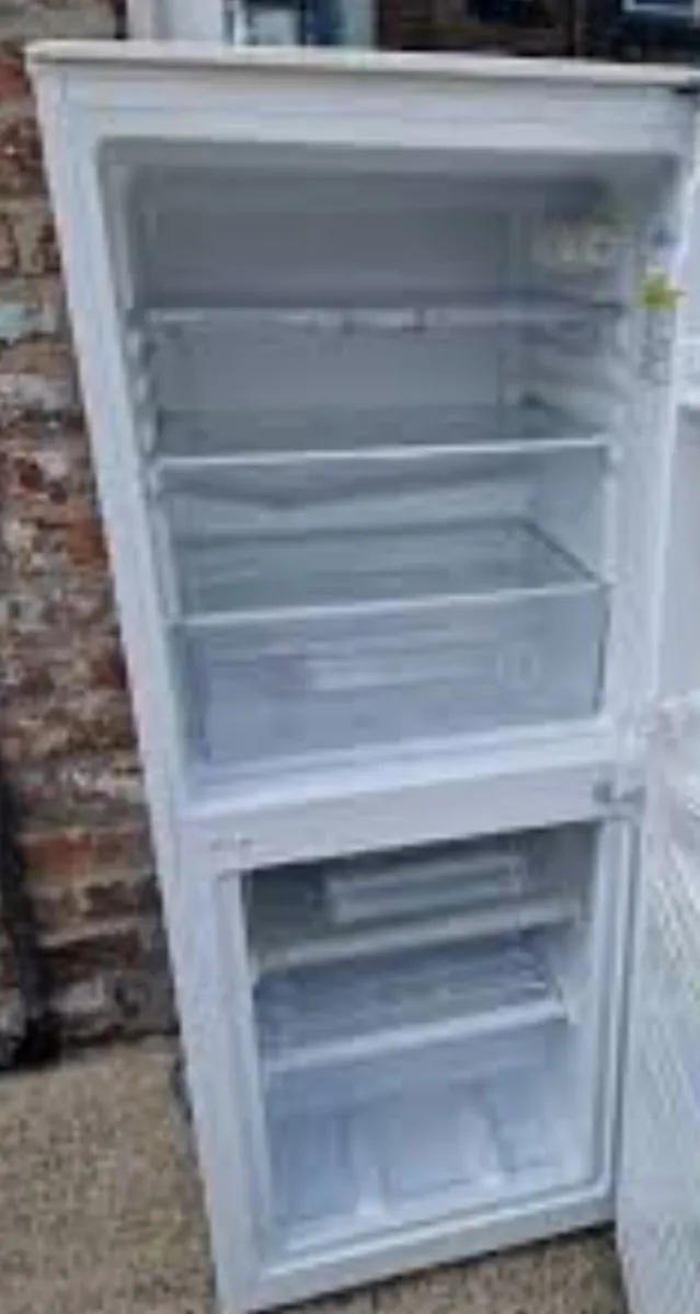 50 / 50 fridge freezer - Image 2