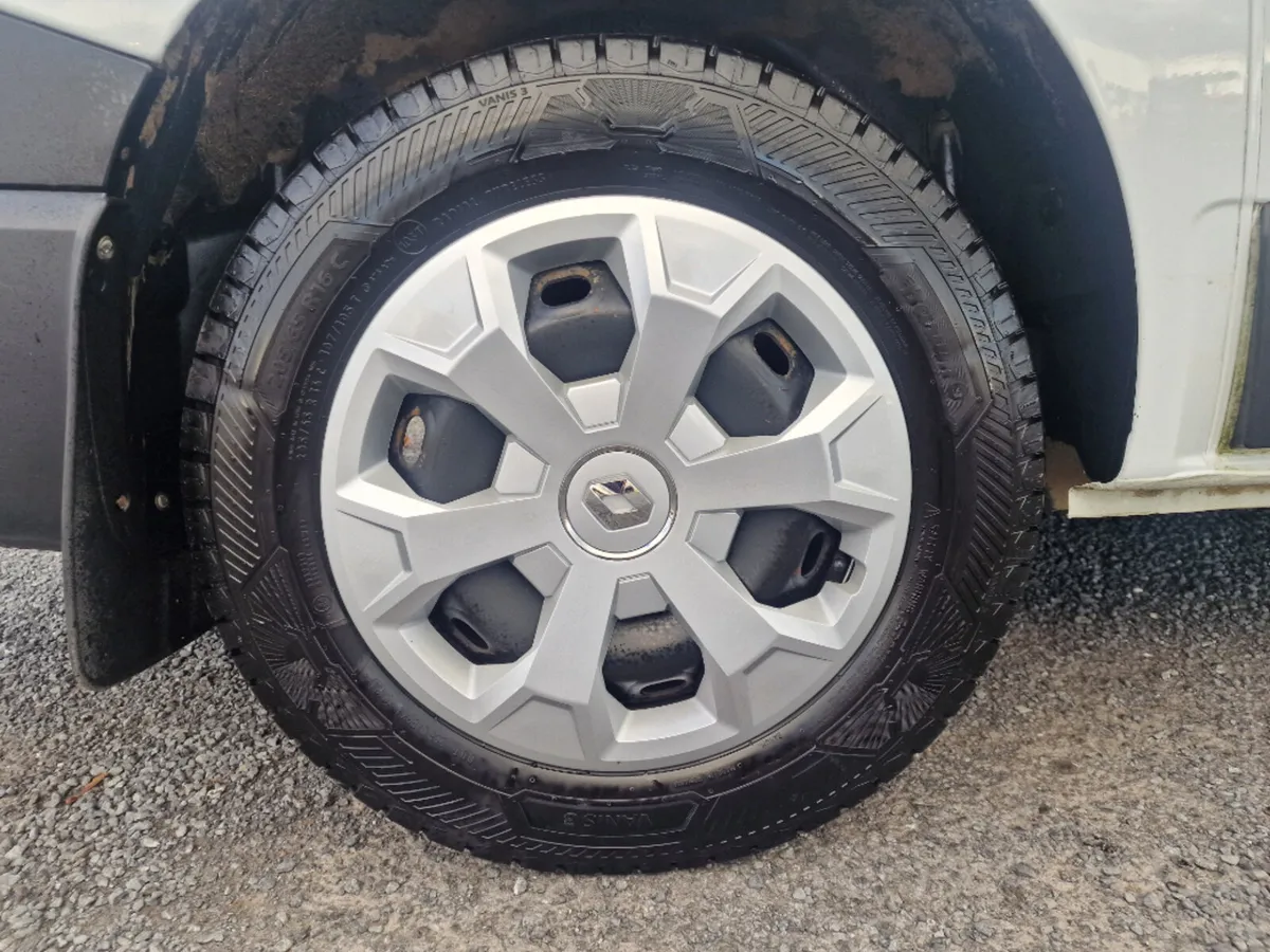 Renault Trafic SL27 Energy DCI 95 Business PA - Image 4