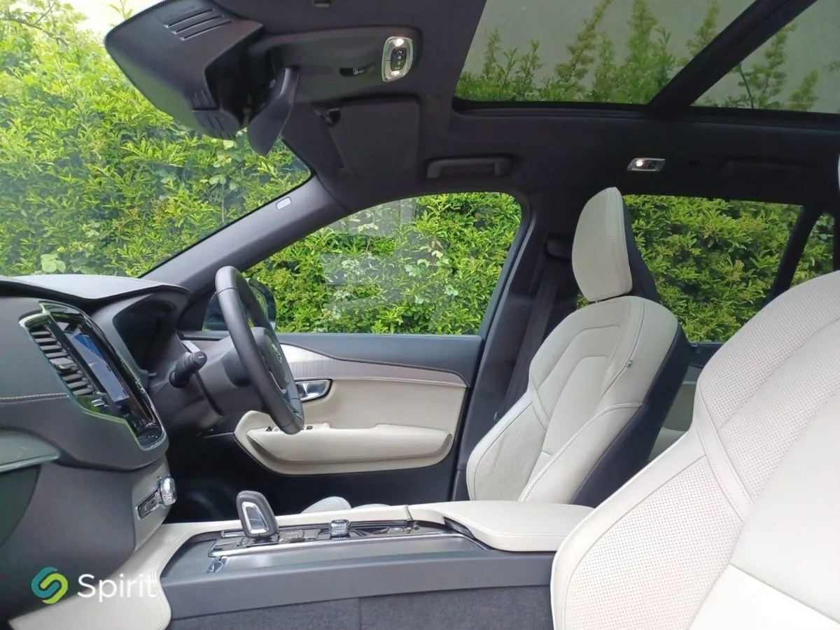 Volvo XC90 T8  plug In Hybrid  R-design Awd  Full - Image 4
