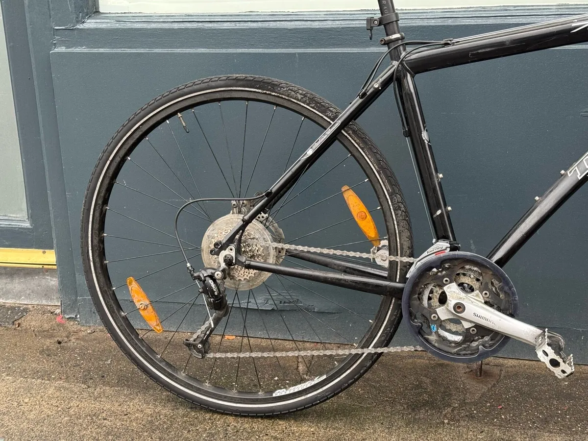 Trek FX 7.3 - Image 2