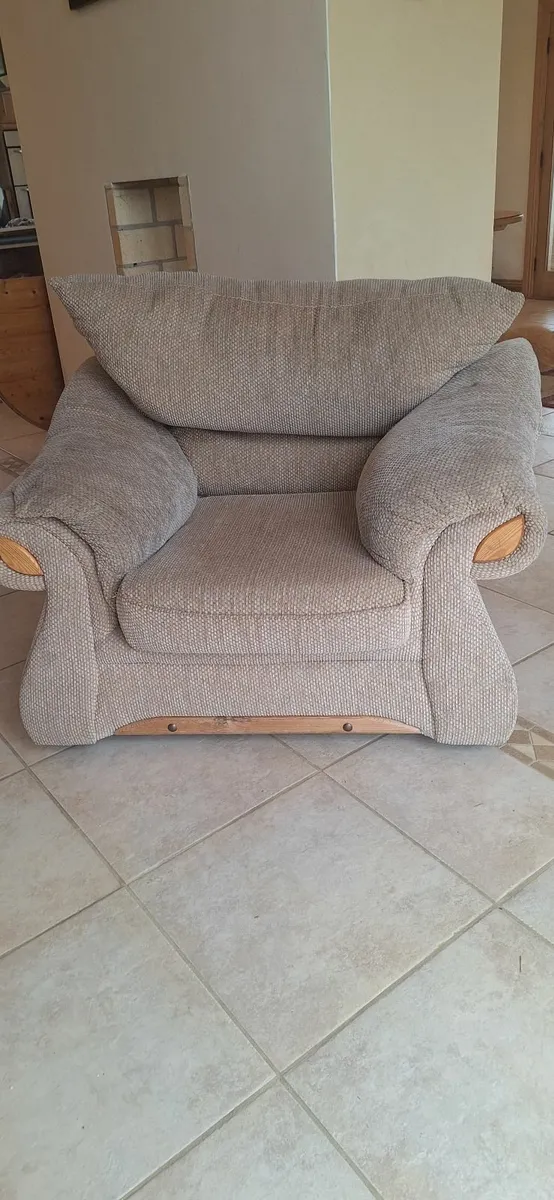 FREE 1x couch & 2 armchairs - Image 1