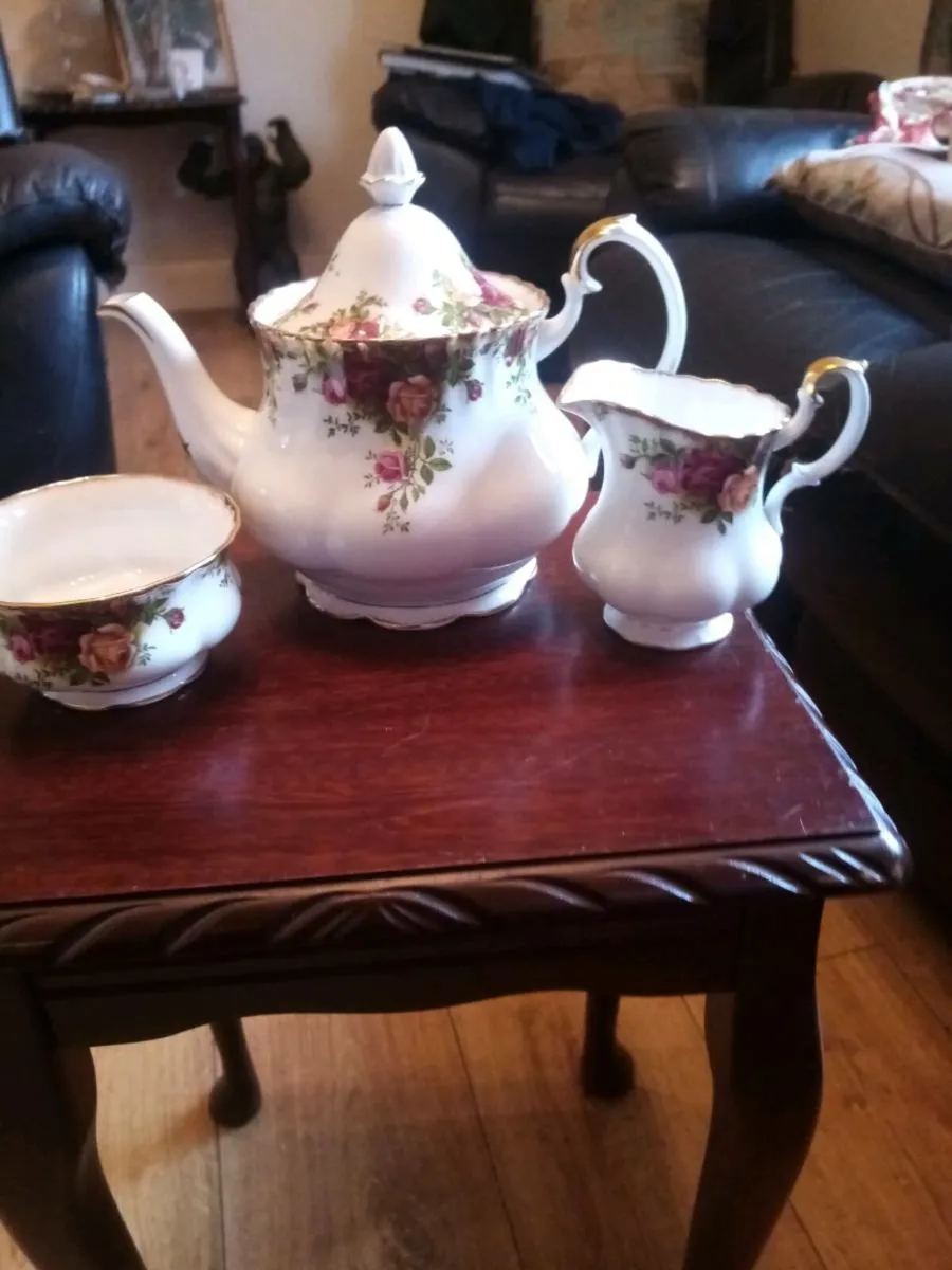 Old country rose - Image 1