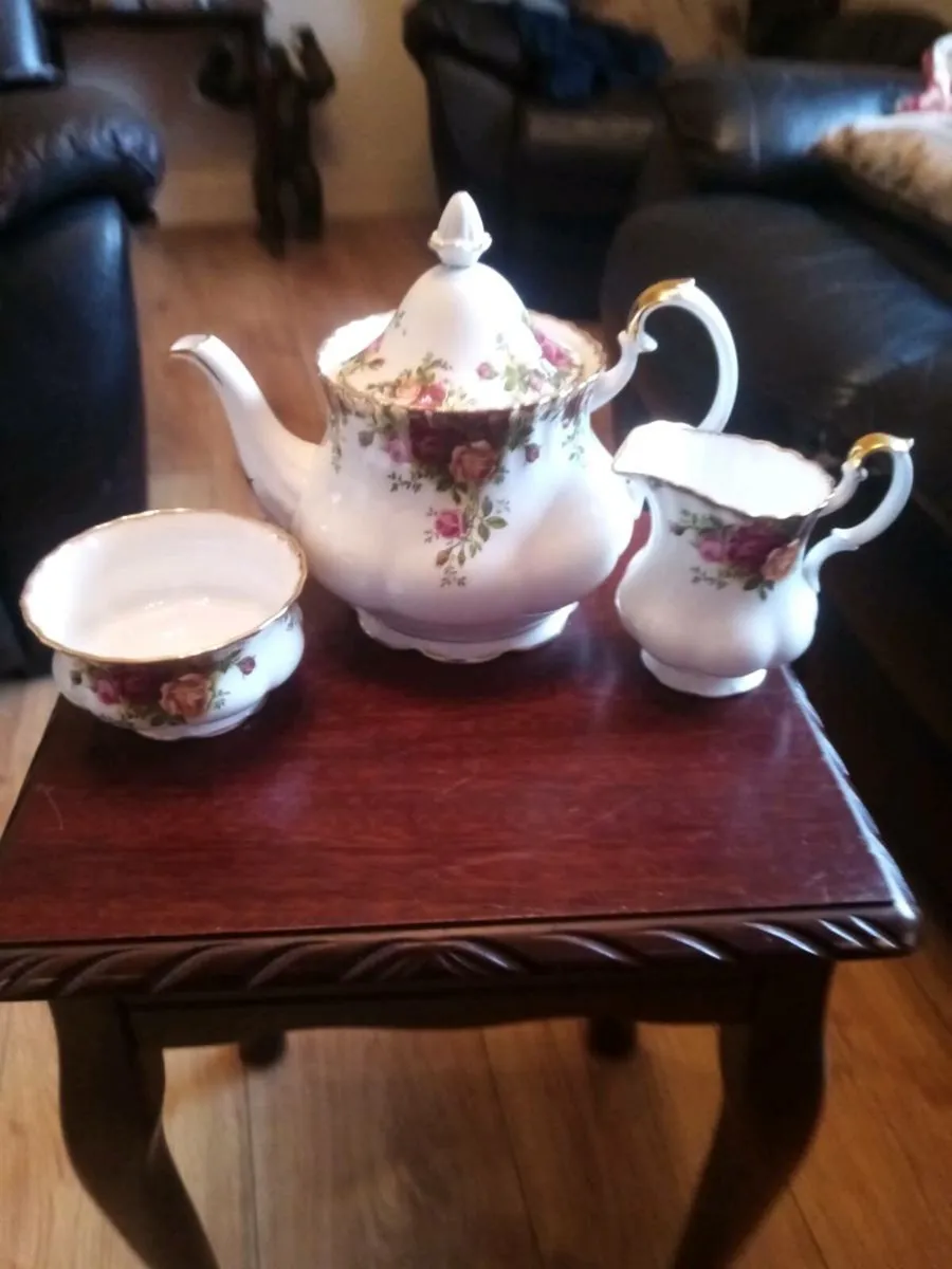 Old country rose - Image 3