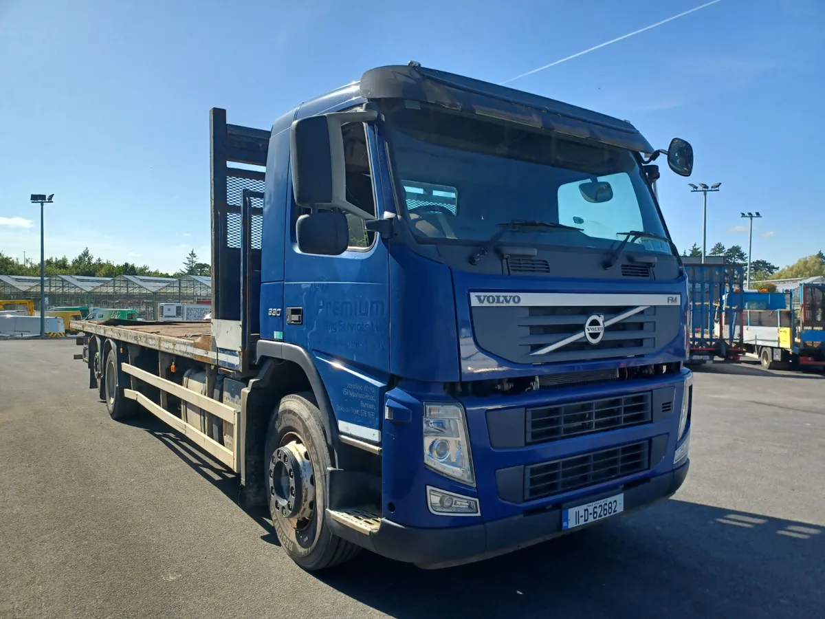 2011 Volvo FM Fm330 2 DR Auto Truck For Auction - Image 2
