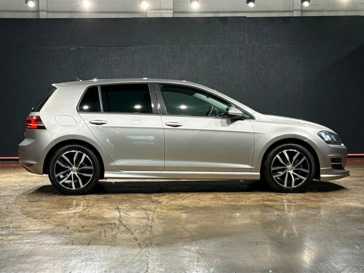 Volkswagen Golf HIGH LINE - UPGRADED ALLOYS - PADD - Image 3
