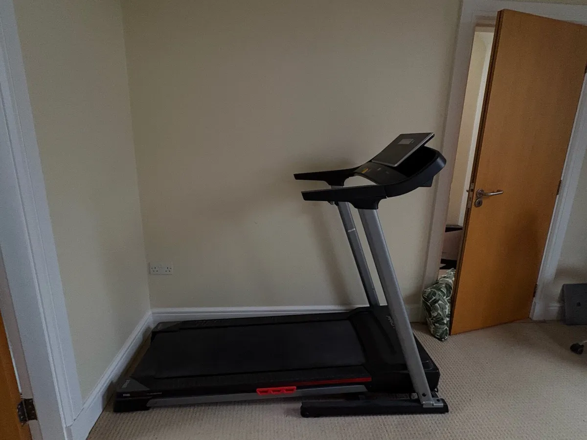 ProForm CST 205 Treadmill – like new - Image 1