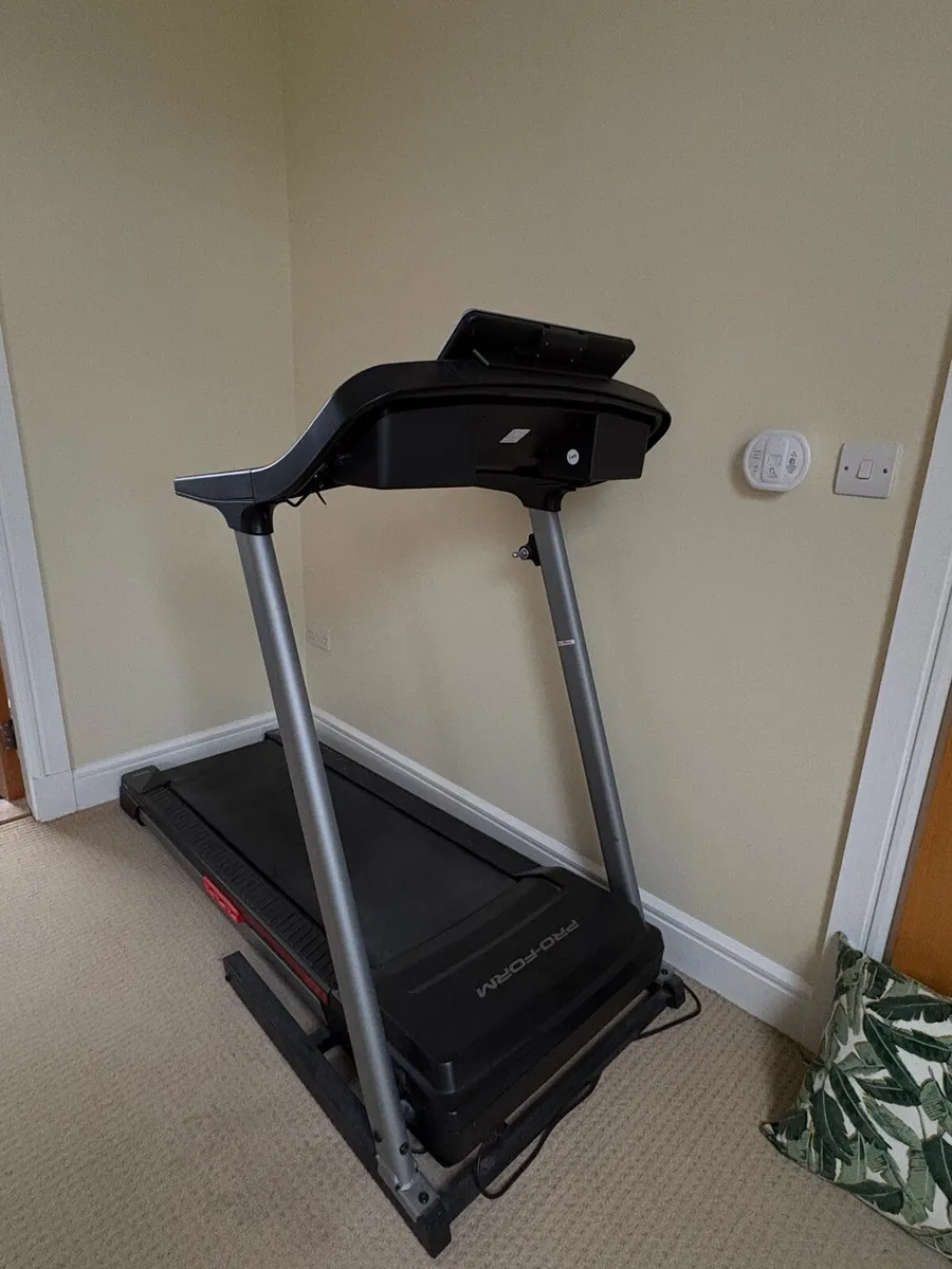 ProForm CST 205 Treadmill – like new - Image 2