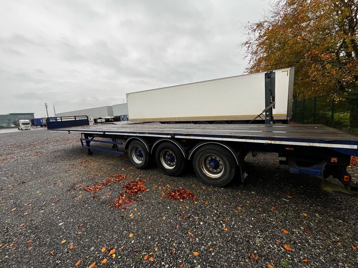 45 foot flat trailer - Image 1
