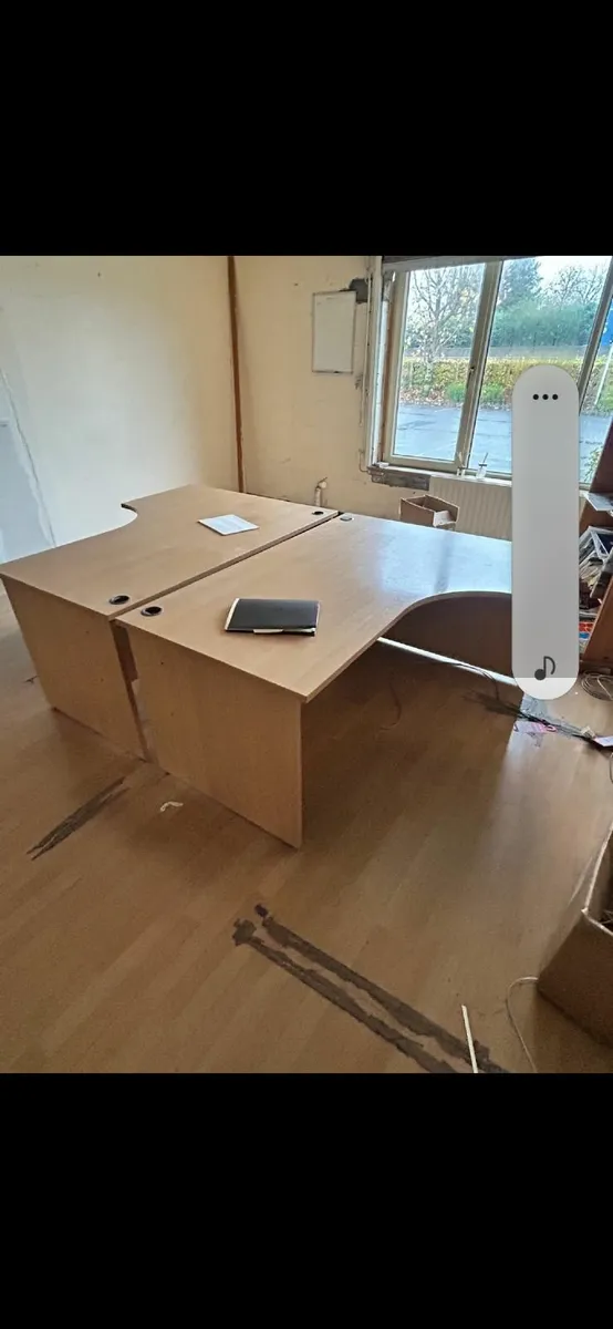 Office desk - Image 1