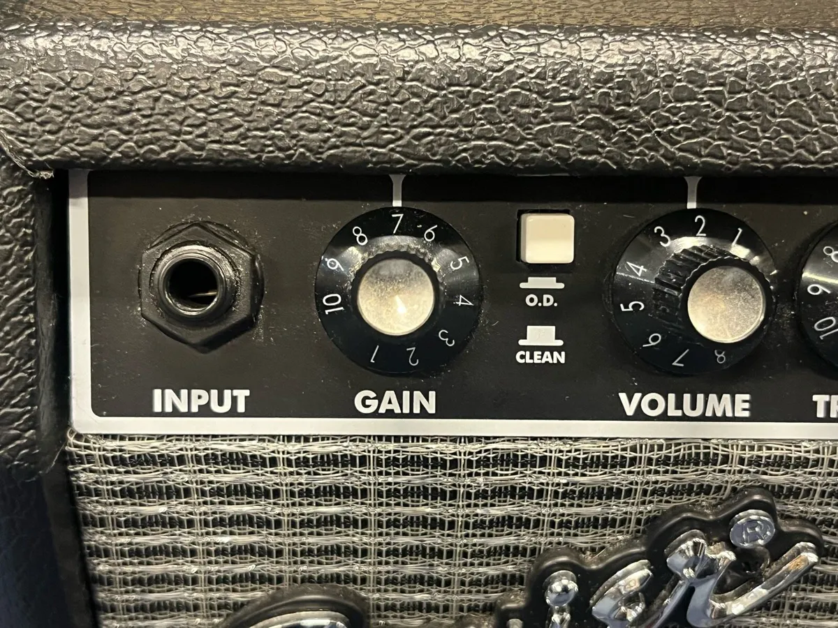 Squier Frontman 10G Guitar Amp - Image 4